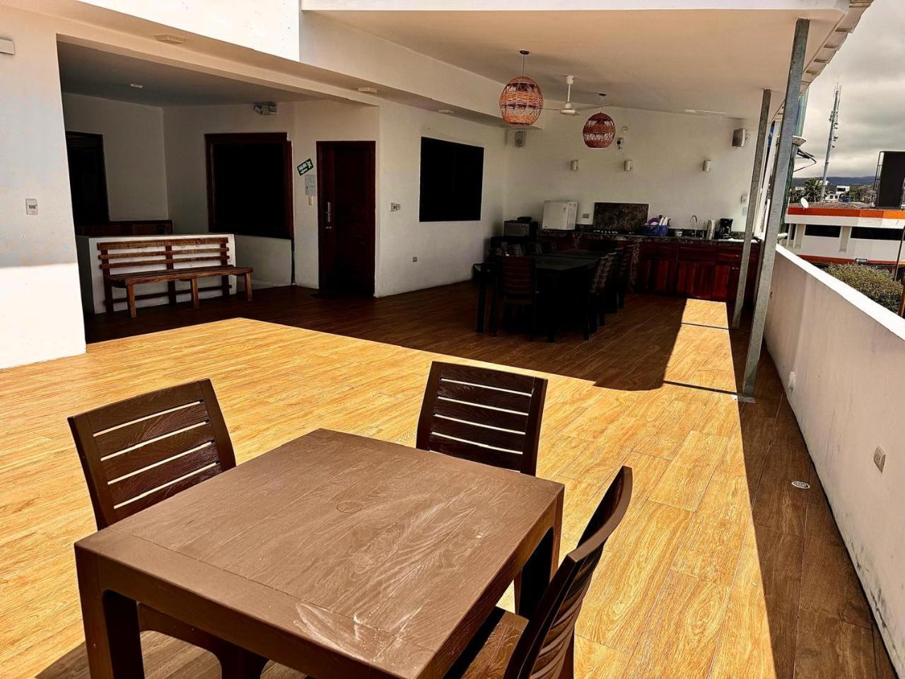Hostal Muyuyo Puerto Ayora  Exteriör bild