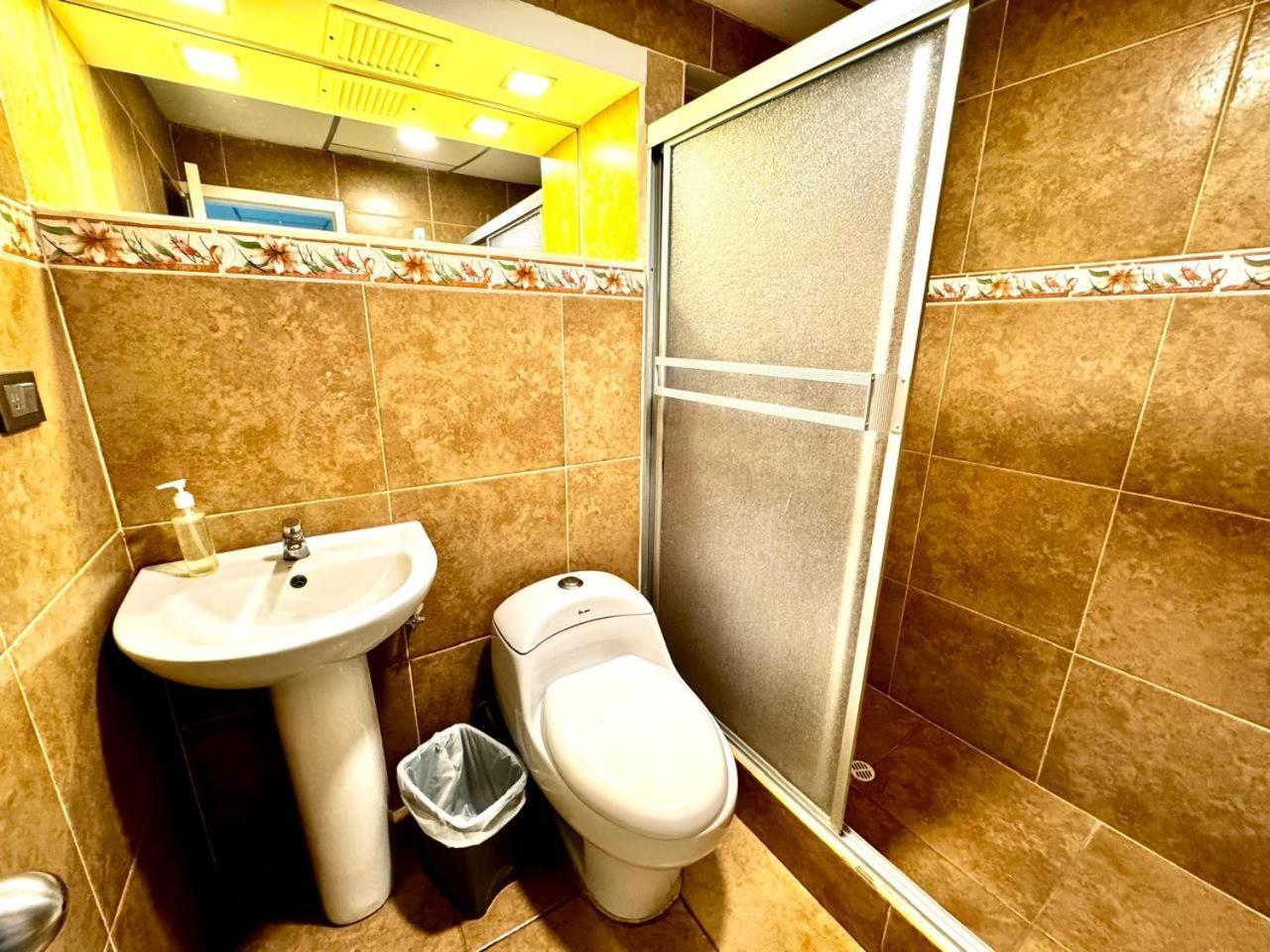 Hostal Muyuyo Puerto Ayora  Exteriör bild