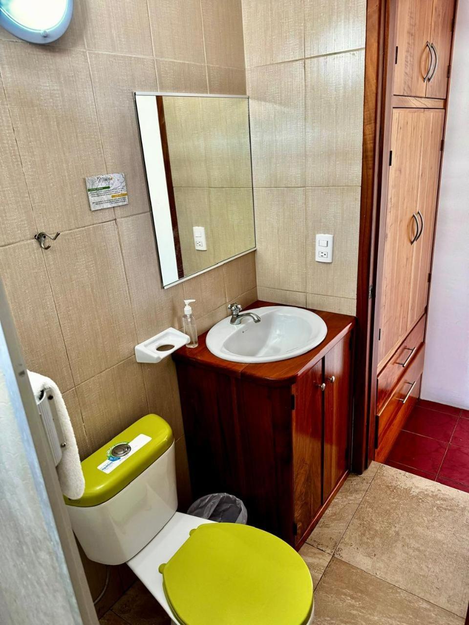 Hostal Muyuyo Puerto Ayora  Exteriör bild