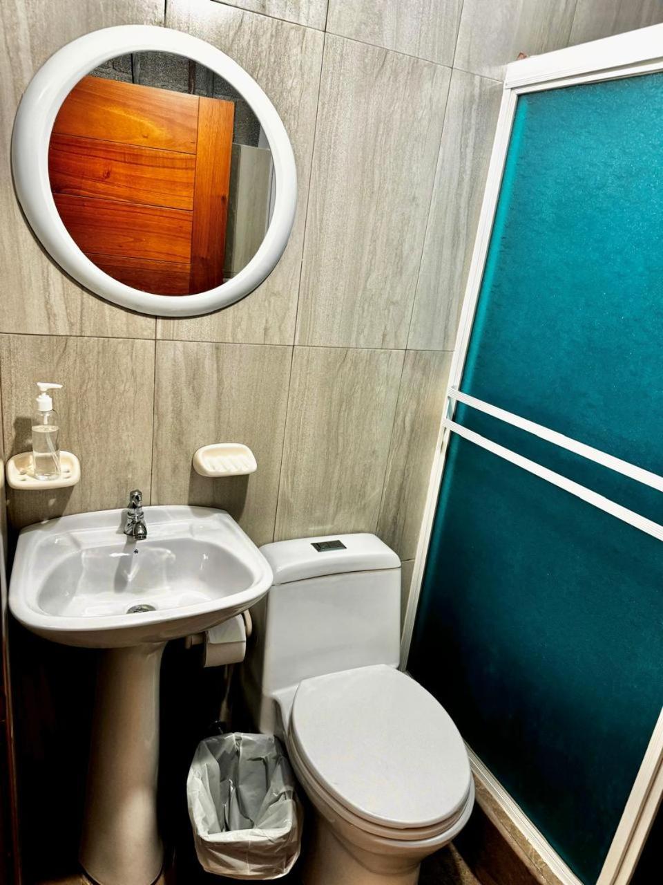 Hostal Muyuyo Puerto Ayora  Exteriör bild