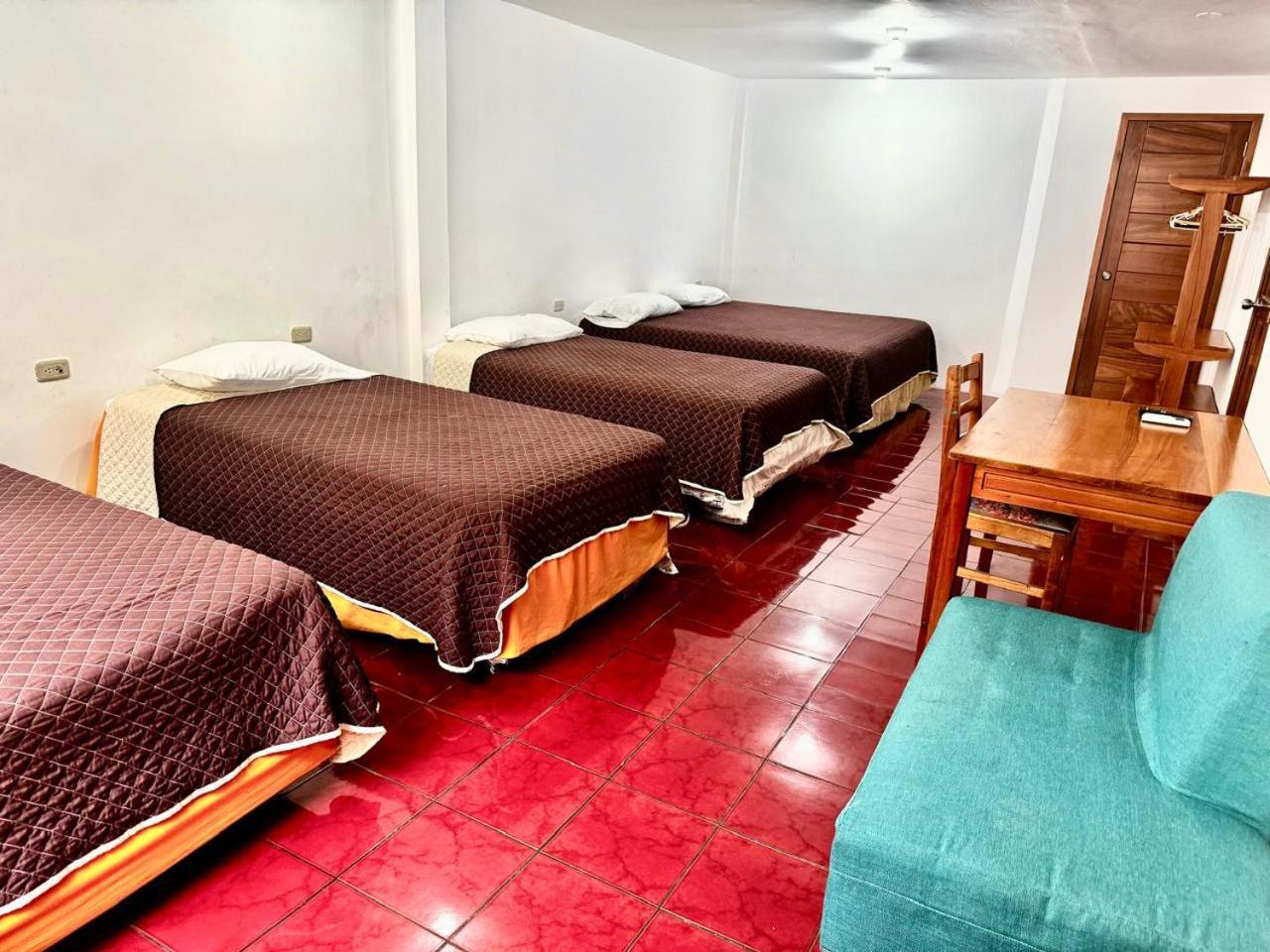 Hostal Muyuyo Puerto Ayora  Exteriör bild